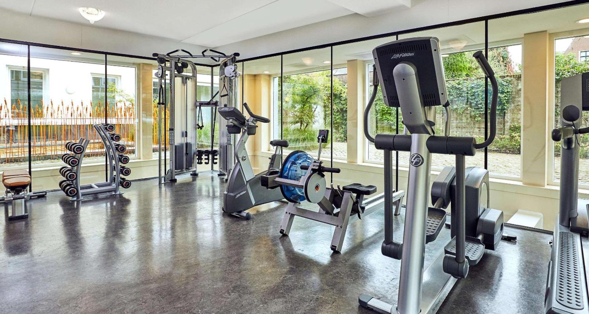 그랜드 호텔 카렐 V 위트레흐트 외부 사진 A gym at a hotel