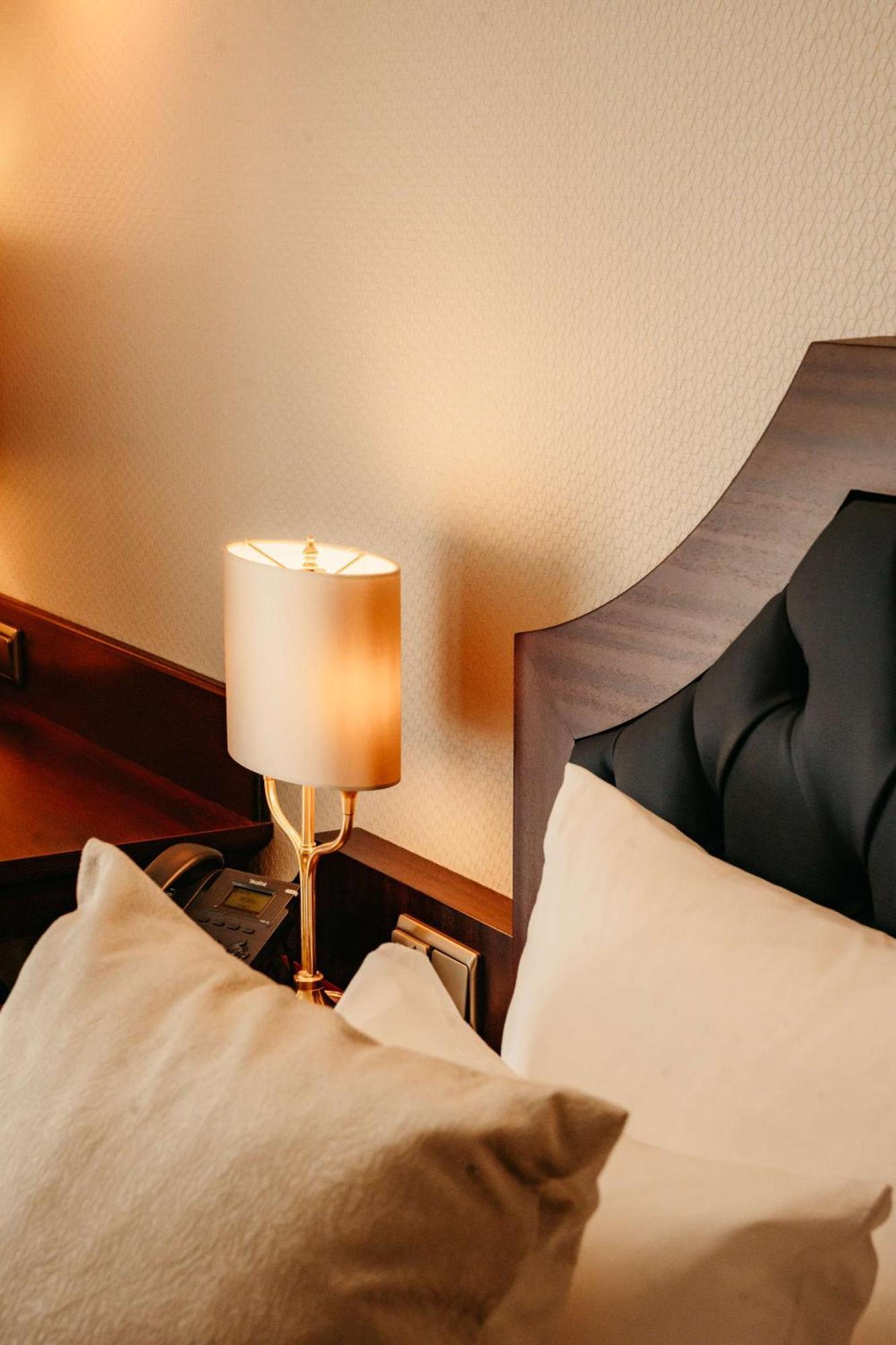 그랜드 호텔 카렐 V 위트레흐트 외부 사진 A lampshade